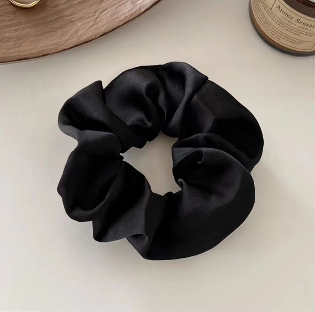 Lot de 5 scrunchies en satin pour coiffures élégantes et protection cheveux
